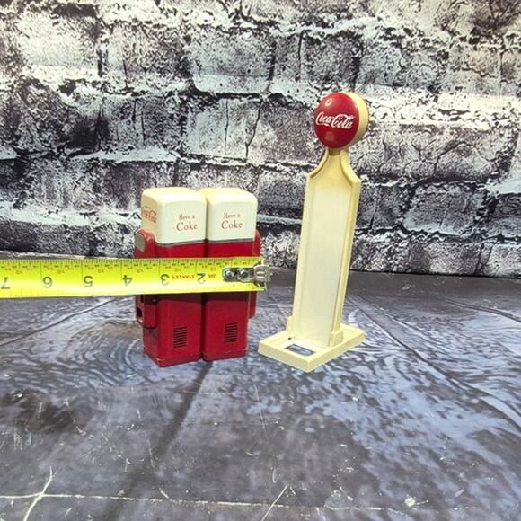 Vintage 1993 Coca Cola Salt and Pepper Shaker Set Coke Vending Machine w Carrier - Picture 5 of 6